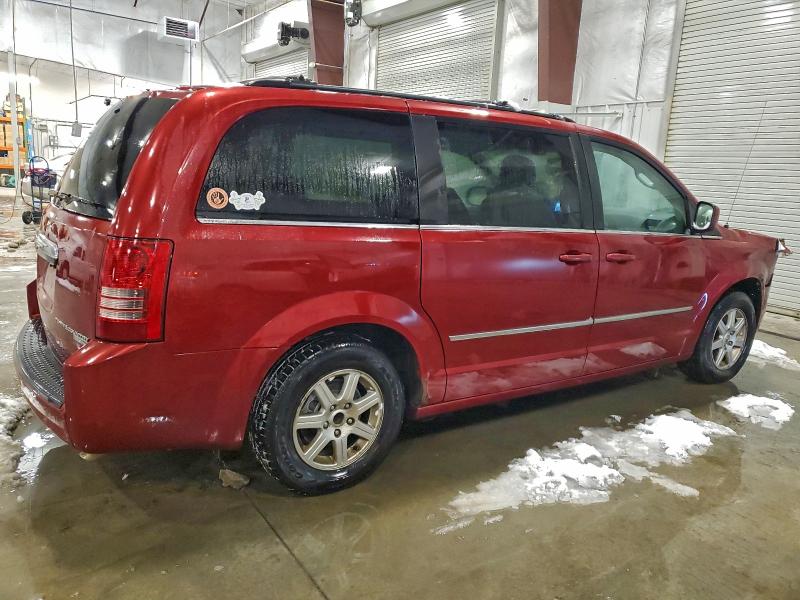 Photo 3 from auction – 2010 CHRYSLER TOWN & COU with VIN 2A4RR5D12AR315560