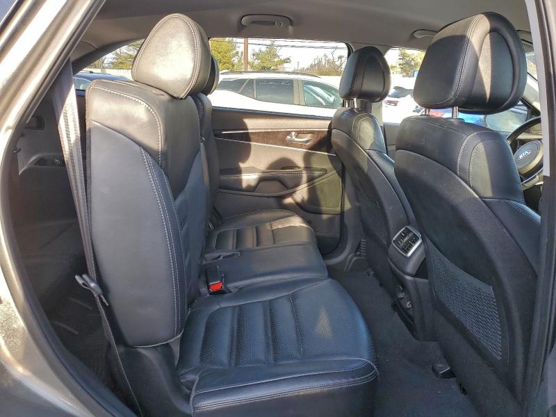 Photo 11 from auction – 2016 KIA SORENTO EX with VIN 5XYPH4A5XGG095132