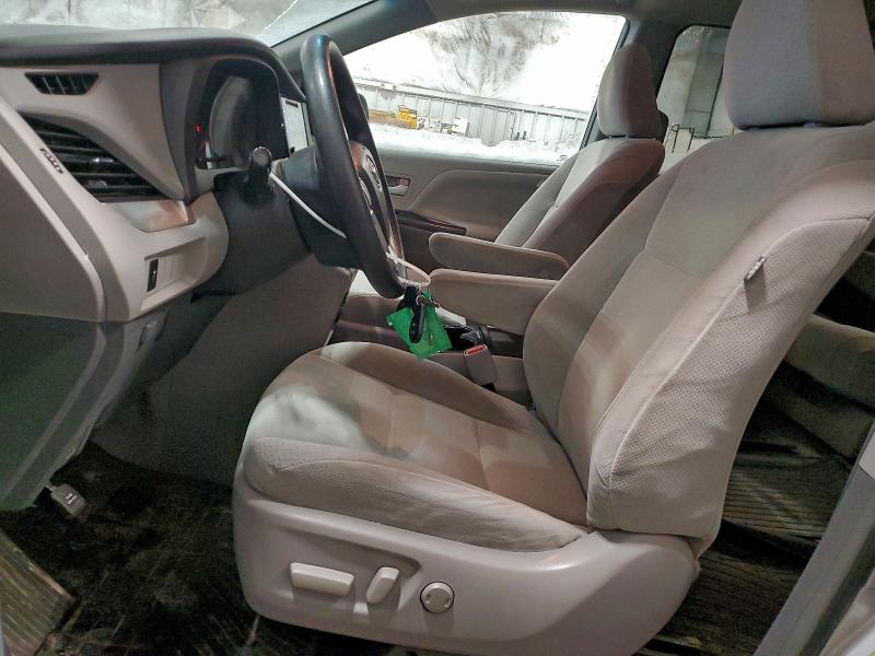 Photo 7 from auction – 2015 TOYOTA SIENNA LE with VIN 5TDJK3DC9FS105789