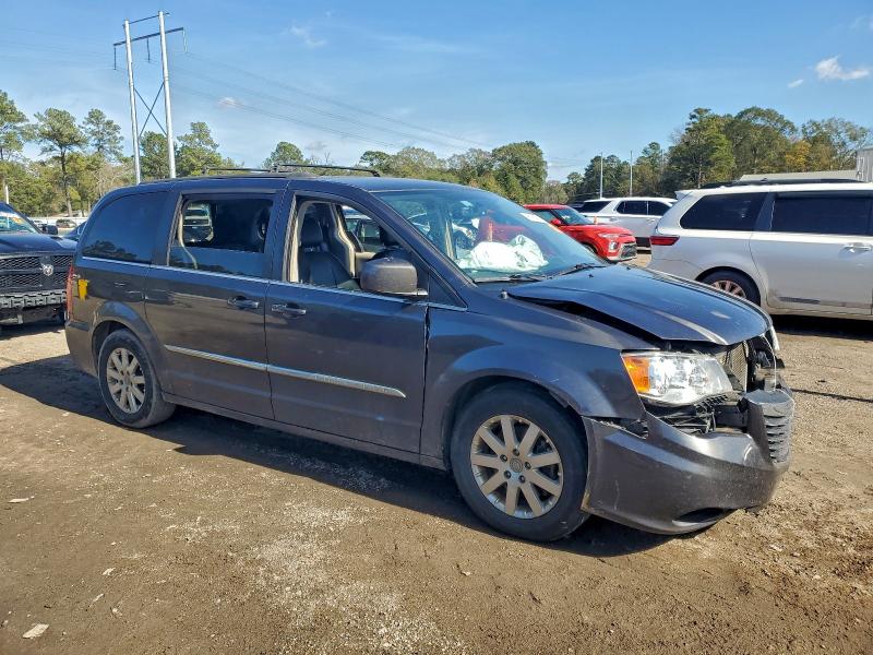 Photo 4 from auction – 2016 CHRYSLER TOWN & COU with VIN 2C4RC1BG8GR295699