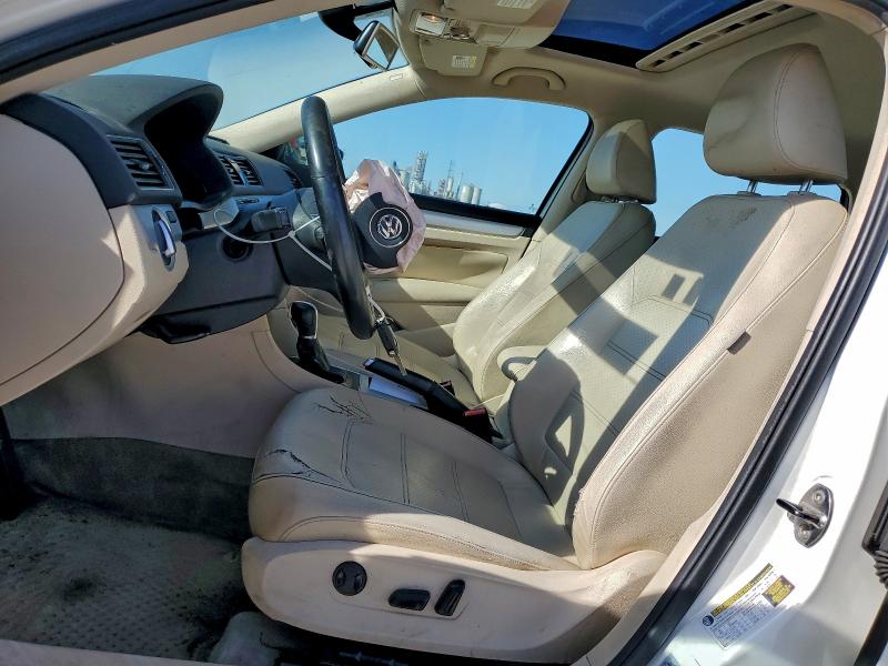 Photo 7 from auction – 2012 VOLKSWAGEN PASSAT SE with VIN 1VWBP7A35CC034604