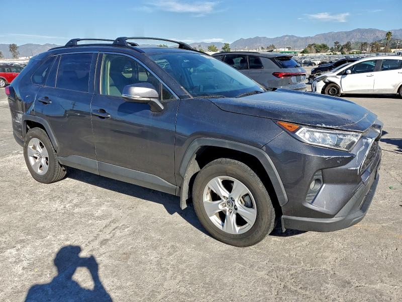 Photo 4 from auction – 2019 TOYOTA RAV4 XLE with VIN JTMW1RFV8KD025111