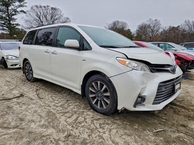 Photo 4 from auction – 2018 TOYOTA SIENNA XLE with VIN 5TDDZ3DC6JS195839
