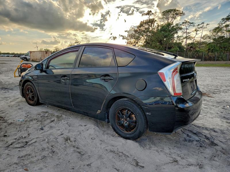 Photo 2 from auction – 2014 TOYOTA PRIUS with VIN JTDKN3DU6E1744924