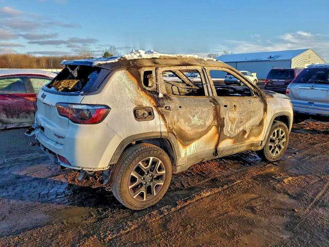Photo 3 from auction – 2021 JEEP COMPASS with VIN 3C4NJDDB0MT553424