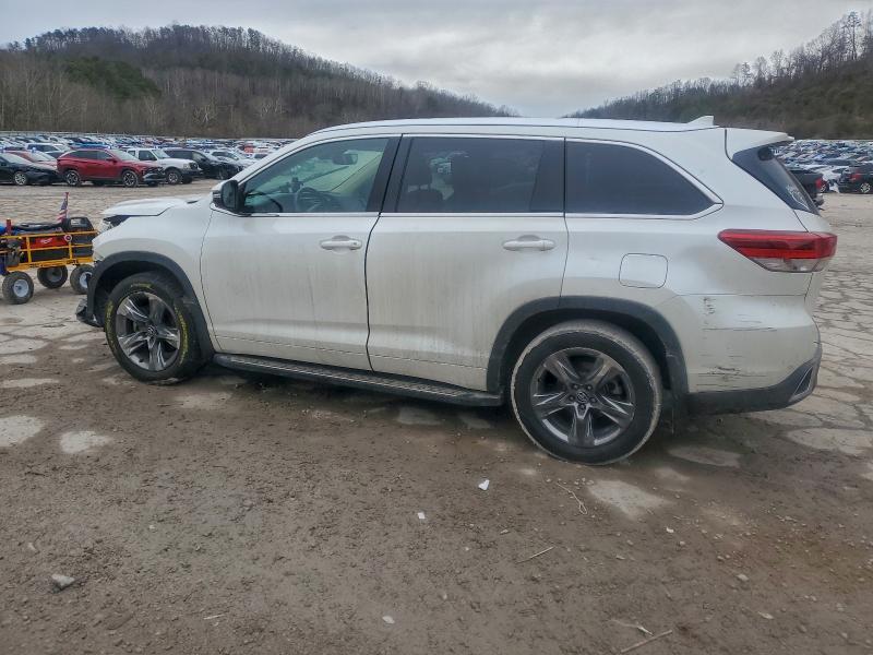 Photo 2 from auction – 2018 TOYOTA HIGHLANDER with VIN 5TDDZRFH9JS899898