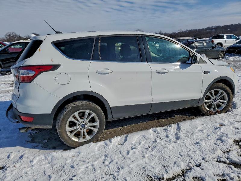 Photo 3 from auction – 2017 FORD ESCAPE SE with VIN 1FMCU9GD0HUA60715