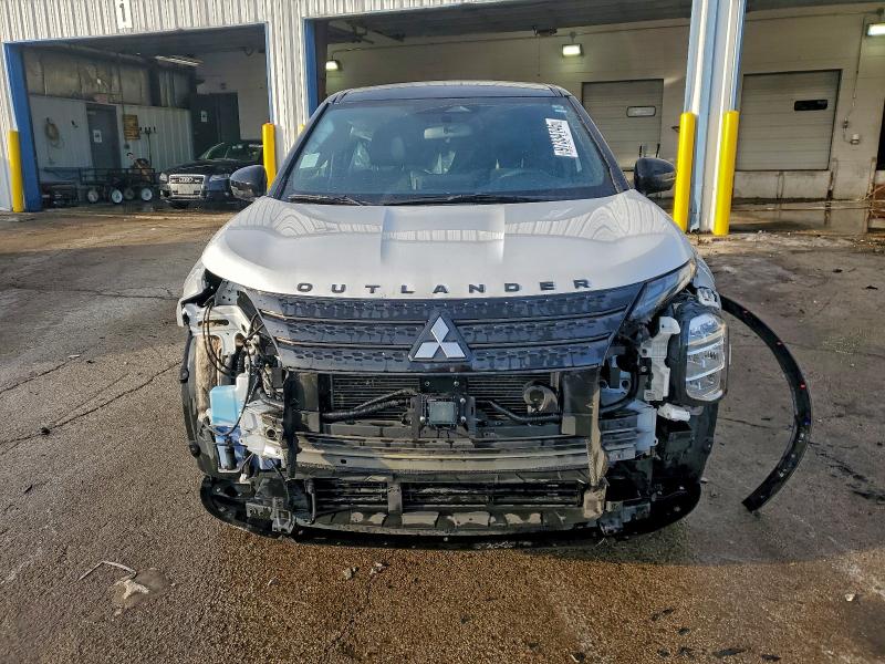 Photo 5 from auction – 2023 MITSUBISHI OUTLANDER with VIN JA4J4UA81PZ049986