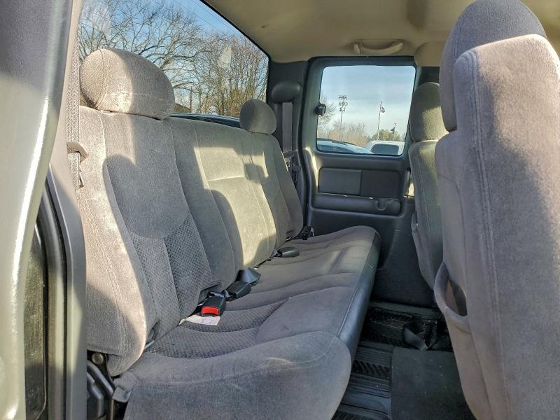 Photo 10 from auction – 2005 CHEVROLET SILVERADO with VIN 2GCEK19V751146105