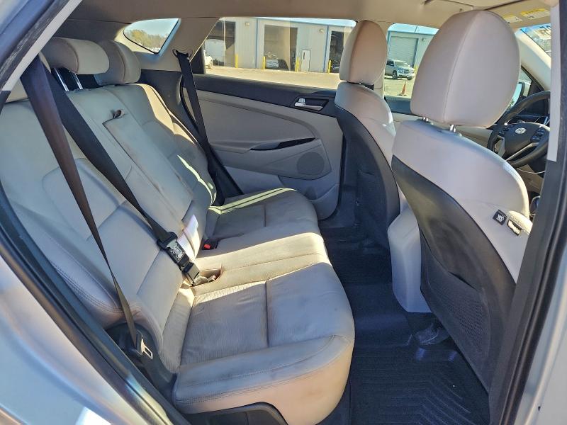 Photo 10 from auction – 2019 HYUNDAI TUCSON SE with VIN KM8J2CA44KU920481