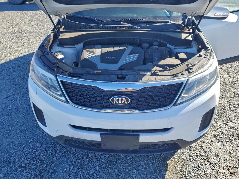 Photo 12 from auction – 2015 KIA SORENTO LX with VIN 5XYKT4A71FG582633