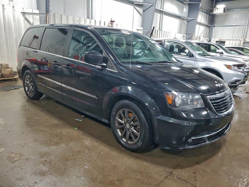 Photo 4 from auction – 2016 CHRYSLER TOWN & COU with VIN 2C4RC1HG0GR135646