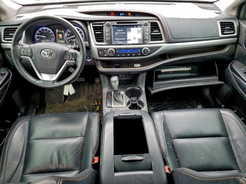 Foto 8 de la subasta – 2018 TOYOTA HIGHLANDER con VIN 5TDKZRFH1JS531934