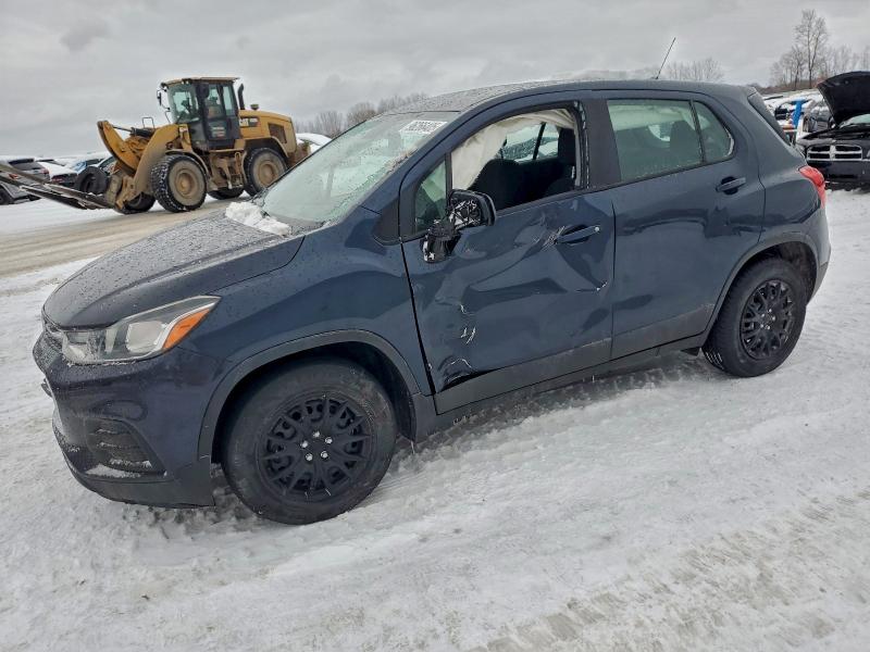 CHEVROLET TRAX LS 2018 with VIN 3GNCJKSB5JL332998 - Photo from auction