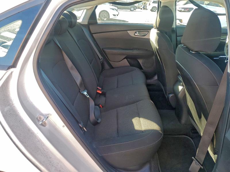 Photo 10 from auction – 2021 KIA FORTE with VIN 3KPF24AD9ME398061