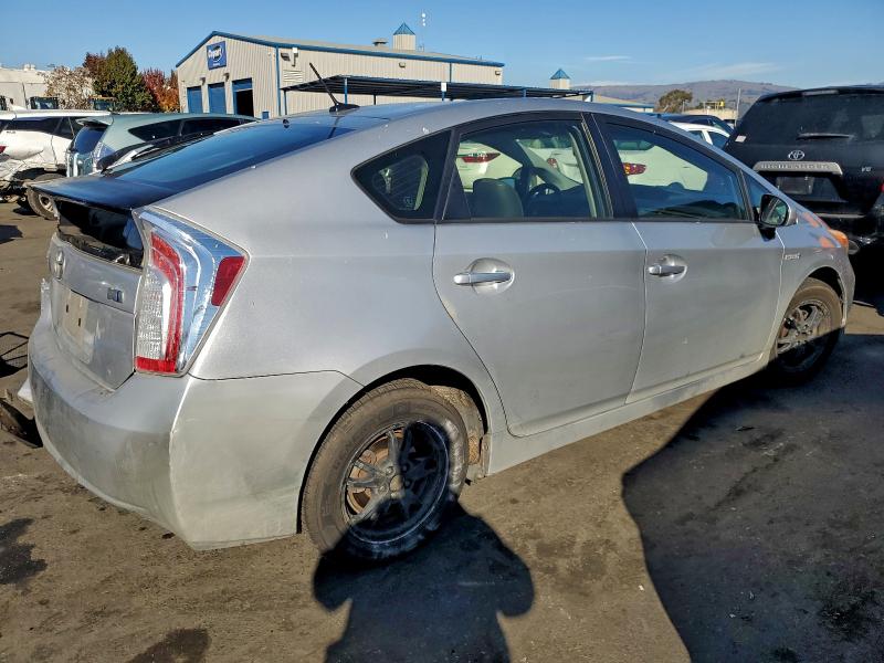 Photo 3 from auction – 2013 TOYOTA PRIUS with VIN JTDKN3DU2D5645735