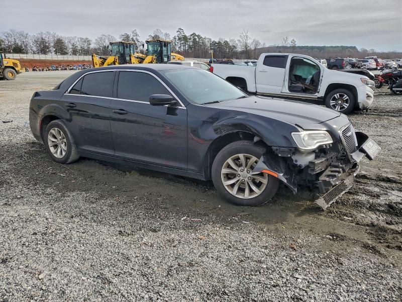 Photo 4 from auction – 2015 CHRYSLER 300 LIMITE with VIN 2C3CCAAG9FH920840