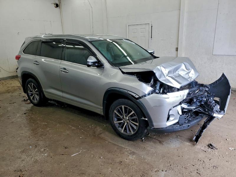 Photo 4 from auction – 2018 TOYOTA HIGHLANDER with VIN 5TDJZRFH4JS809401