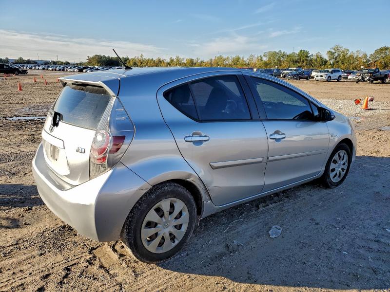 Photo 3 from auction – 2013 TOYOTA PRIUS C with VIN JTDKDTB30D1531432