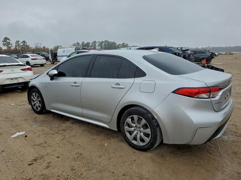 Photo 2 from auction – 2022 TOYOTA COROLLA LE with VIN 5YFEPMAE0NP277618