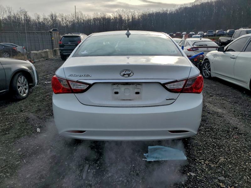 Photo 6 from auction – 2011 HYUNDAI SONATA SE with VIN 5NPEC4AC5BH160619