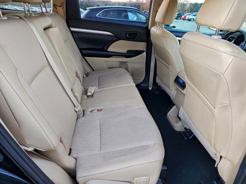 Photo 11 from auction – 2019 TOYOTA HIGHLANDER with VIN 5TDZZRFH8KS333271