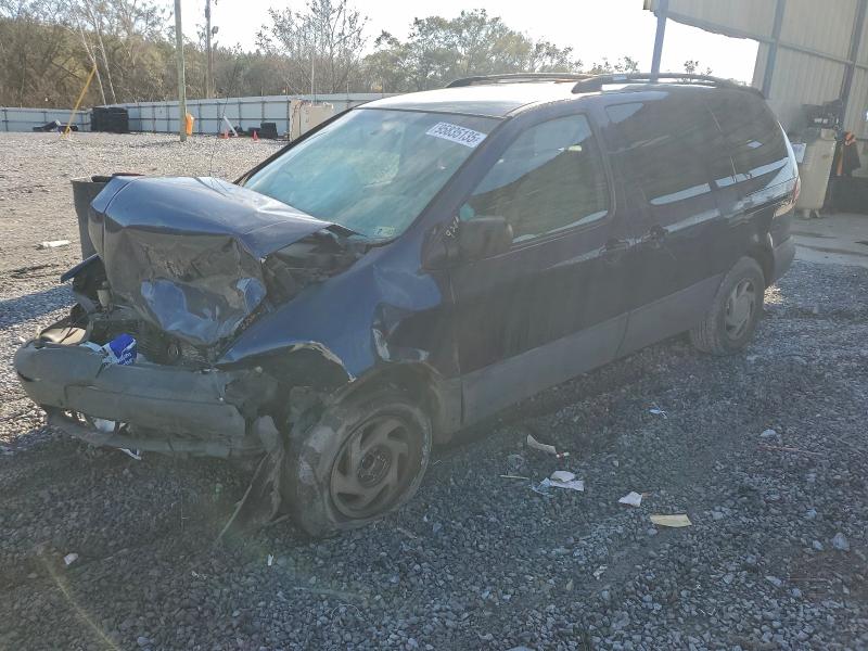 TOYOTA SIENNA LE 2002 with VIN 4T3ZF13C82U499209 - Photo from auction