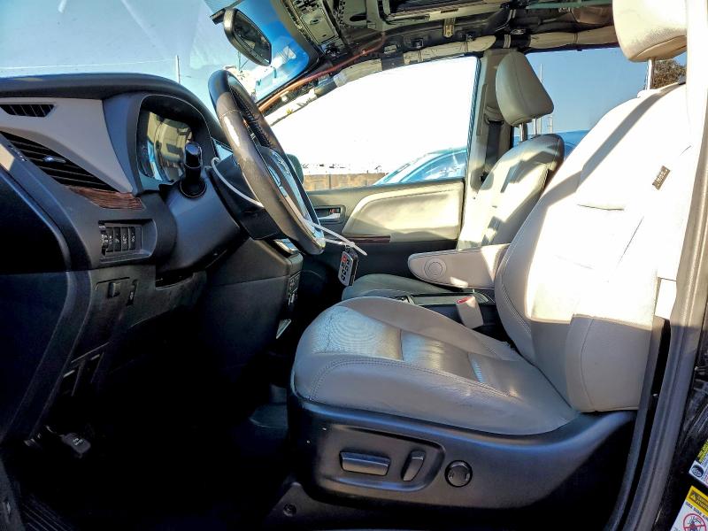 Photo 7 from auction – 2017 TOYOTA SIENNA XLE with VIN 5TDYZ3DC5HS848267