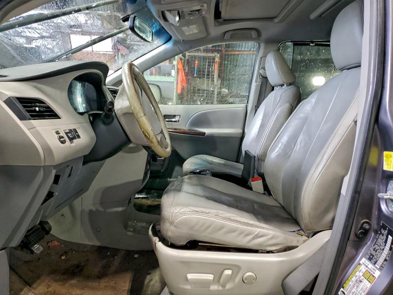 Photo 7 from auction – 2011 TOYOTA SIENNA XLE with VIN 5TDDK3DCXBS012190