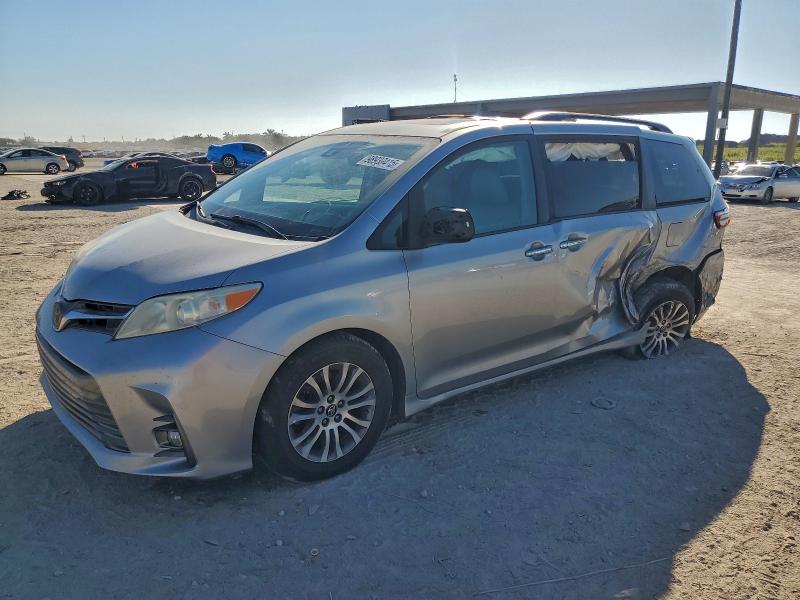 Photo 1 from auction – 2018 TOYOTA SIENNA XLE with VIN 5TDYZ3DC1JS917980