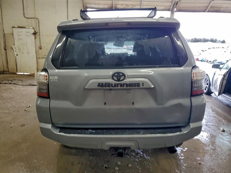 Photo 6 from auction – 2021 TOYOTA 4RUNNER SR with VIN JTEBU5JRXM5959871