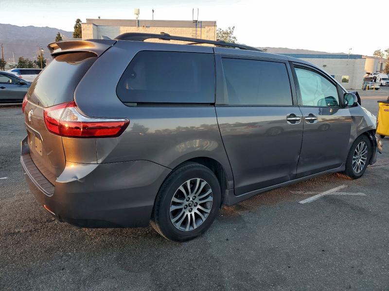 Photo 3 from auction – 2018 TOYOTA SIENNA with VIN 5TDYZ3DC9JS914504