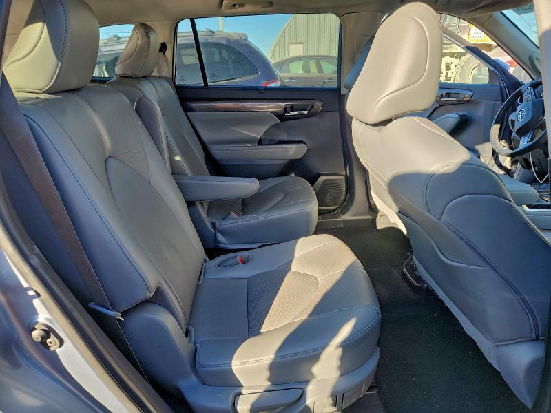 Photo 11 from auction – 2021 TOYOTA HIGHLANDER with VIN 5TDDZRBH8MS122350