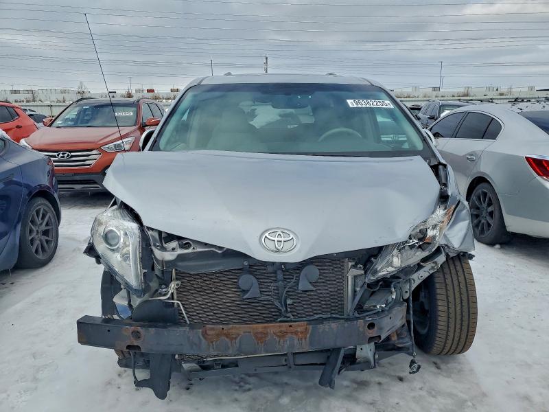 Photo 5 from auction – 2013 TOYOTA SIENNA XLE with VIN 5TDYK3DC7DS398474