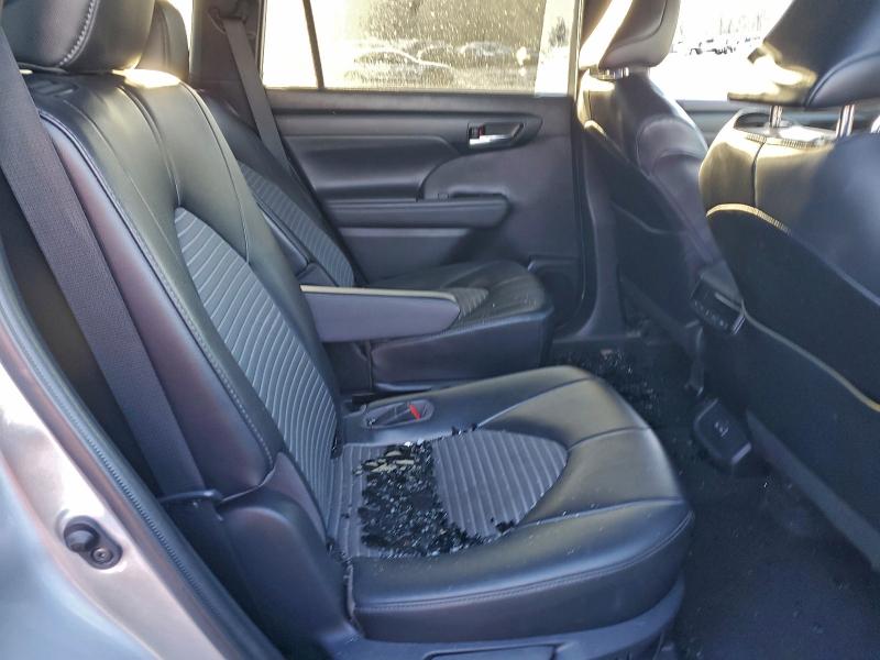 Photo 11 from auction – 2022 TOYOTA HIGHLANDER with VIN 5TDLZRAH0NS121465