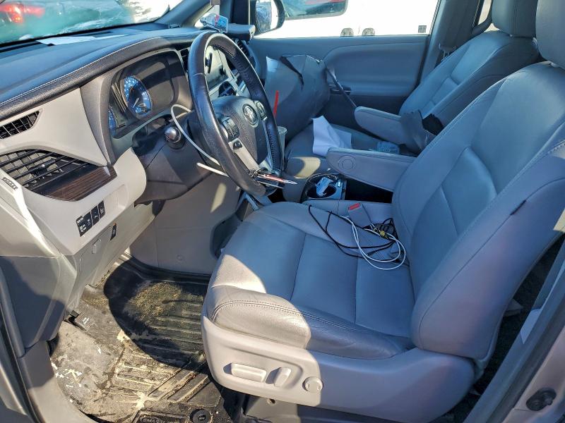 Photo 7 from auction – 2017 TOYOTA SIENNA XLE with VIN 5TDYZ3DC3HS875788