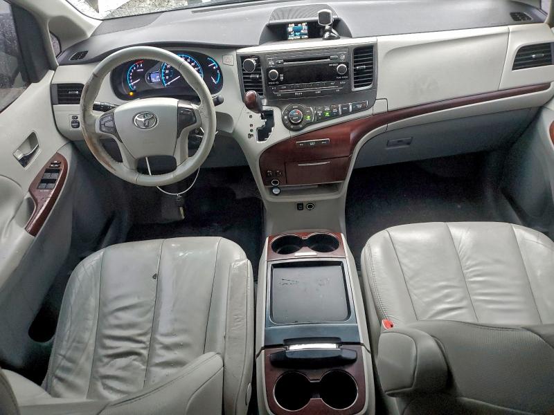 Photo 8 from auction – 2011 TOYOTA SIENNA XLE with VIN 5TDDK3DC8BS008252