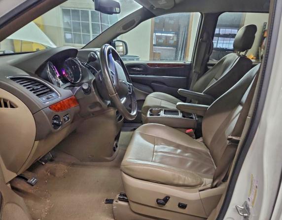 Photo 7 from auction – 2013 CHRYSLER TOWN & COU with VIN 2C4RC1BG5DR787666