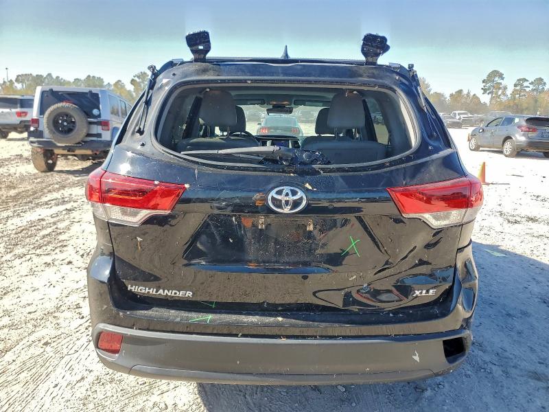 Photo 6 from auction – 2019 TOYOTA HIGHLANDER with VIN 5TDKZRFH7KS569539