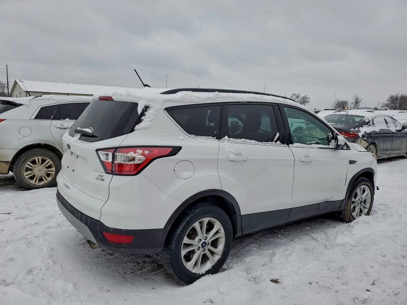 Photo 3 from auction – 2018 FORD ESCAPE SE with VIN 1FMCU9GD3JUA30775