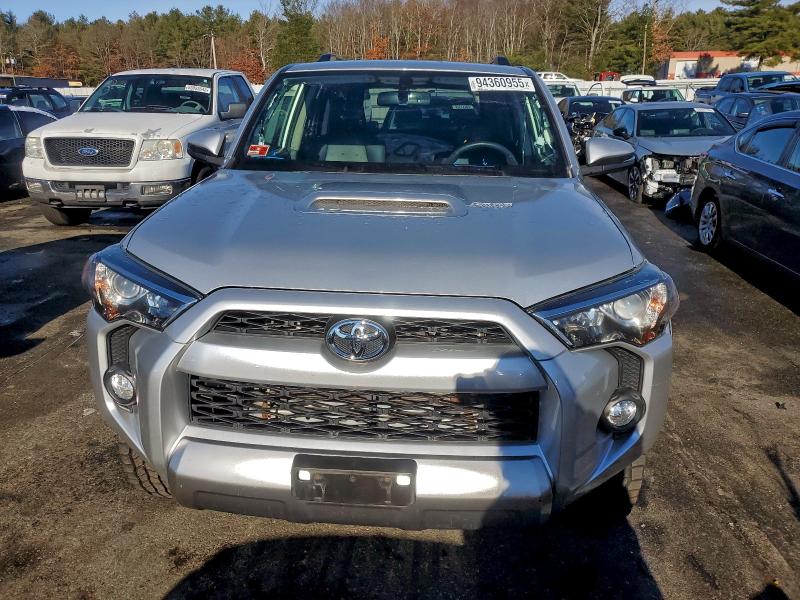 Photo 5 from auction – 2018 TOYOTA 4RUNNER SR with VIN JTEBU5JR8J5550800