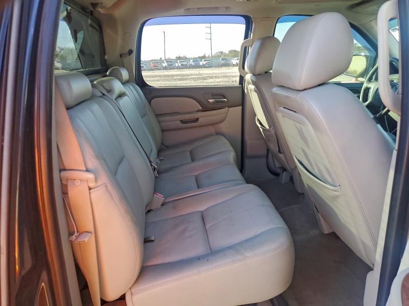 Photo 10 from auction – 2011 CHEVROLET AVALANCHE with VIN 3GNTKFE39BG224600