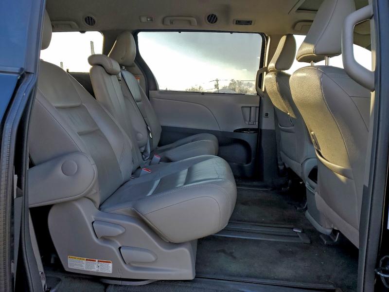 Photo 11 from auction – 2016 TOYOTA SIENNA XLE with VIN 5TDYK3DC2GS715209