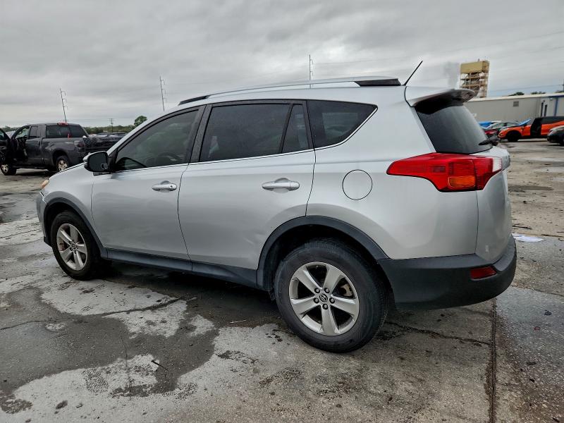 Photo 2 from auction – 2015 TOYOTA RAV4 XLE with VIN JTMWFREV3FJ046944