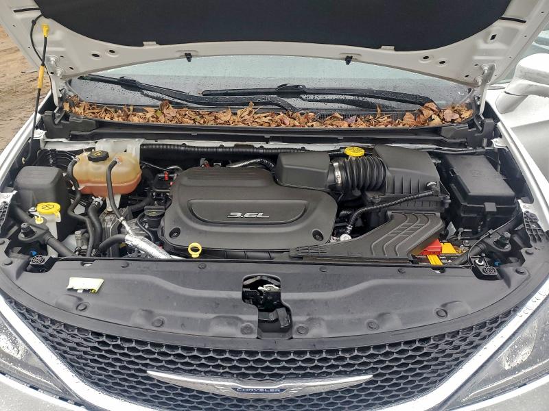 Photo 12 from auction – 2018 CHRYSLER PACIFICA T with VIN 2C4RC1BG9JR214166