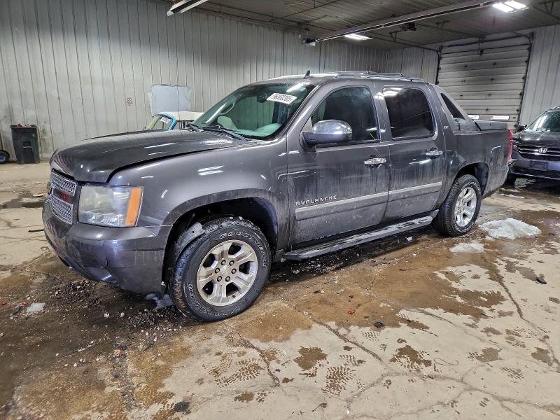 CHEVROLET AVALANCHE 2011 with VIN 3GNTKGE37BG145285 - Photo from auction