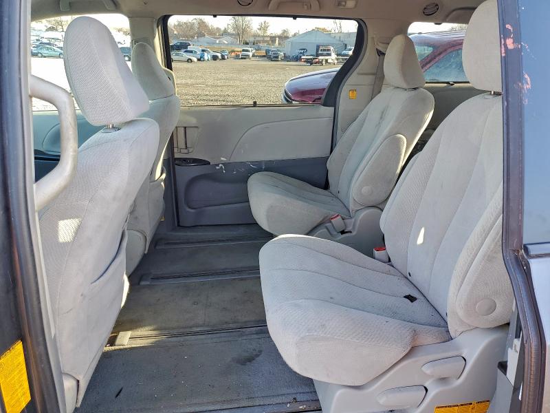 Photo 11 from auction – 2011 TOYOTA SIENNA LE with VIN 5TDJK3DC1BS025672