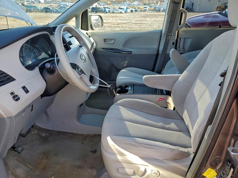 Photo 7 from auction – 2011 TOYOTA SIENNA LE with VIN 5TDJK3DC1BS025672