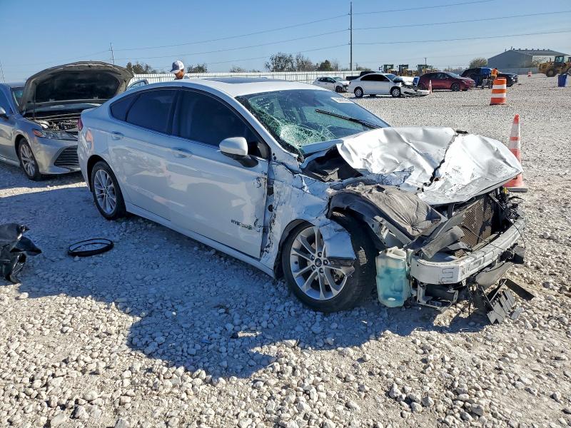 Photo 4 from auction – 2019 FORD FUSION with VIN 3FA6P0LU5KR105081