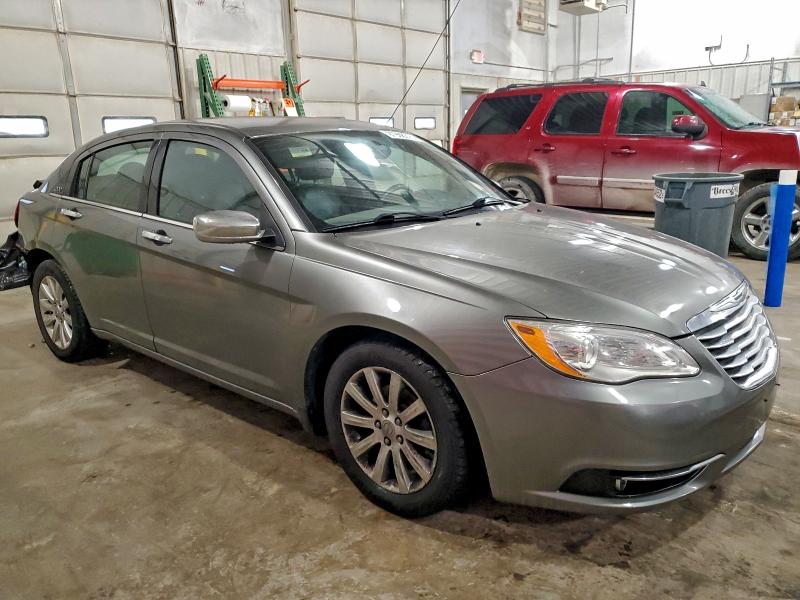 Photo 4 from auction – 2013 CHRYSLER 200 LIMITE with VIN 1C3CCBCG1DN601794